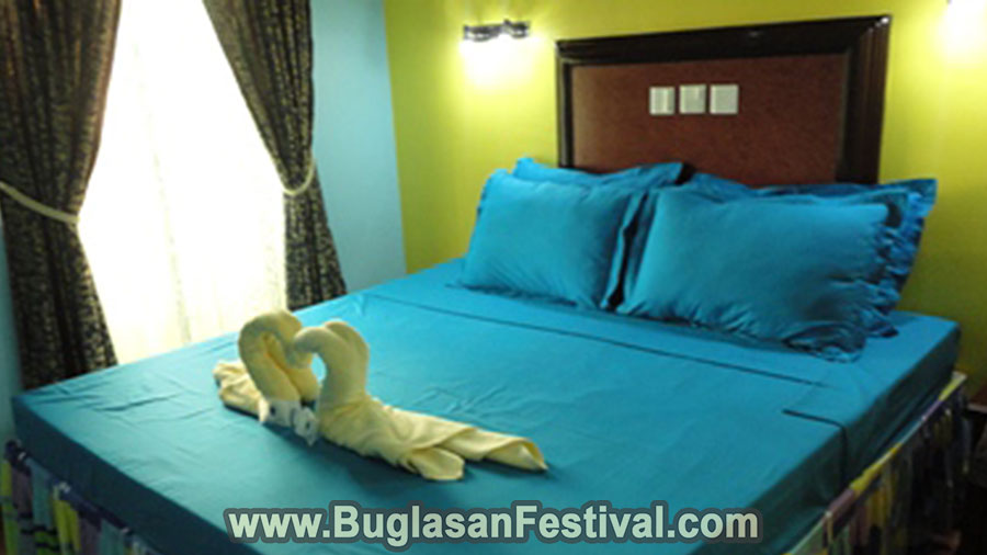 C & L Suites Inn - Dumaguete City room